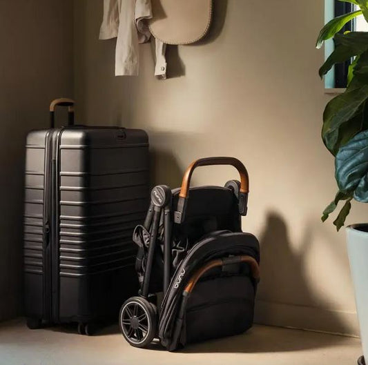 Nuna TRVL Caviar with travel bag - Elegant Mommy