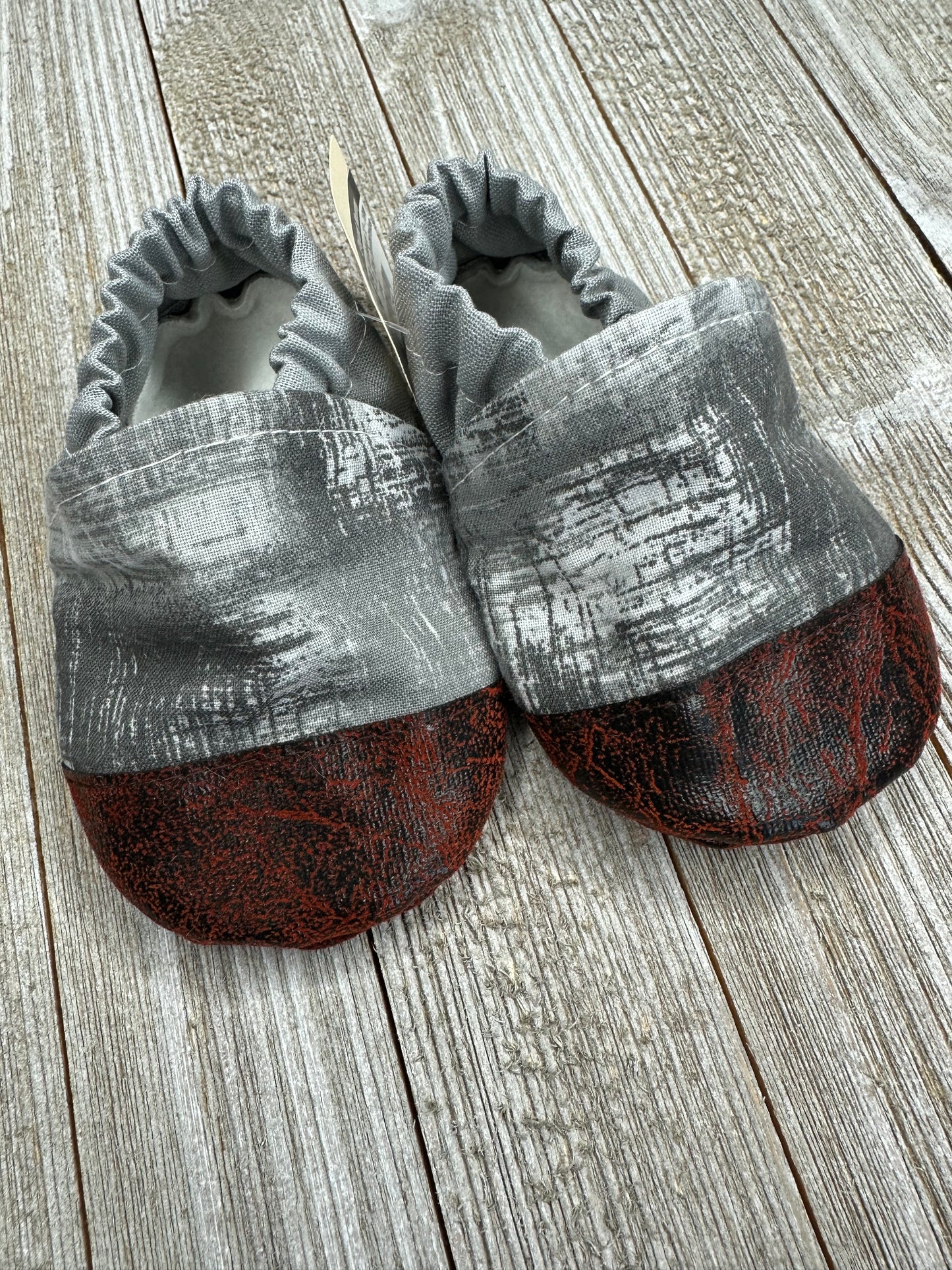 Lexiebugs 12-18M Print D  Gray Brushstrokes- gray