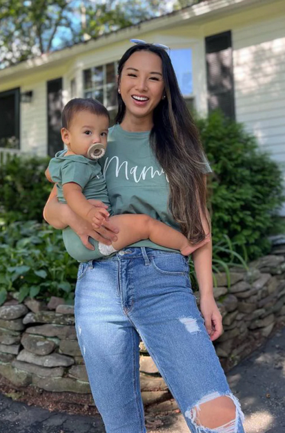 Cursive "Mama" Nursing T-Shirt - Forest