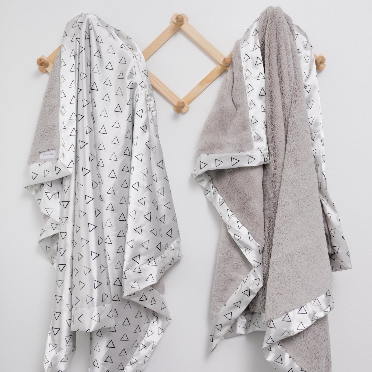 Saranoni : Satin Border Receiving Blanket - Elegant Mommy