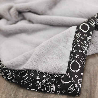 Saranoni : Satin Border Receiving Blanket - Elegant Mommy